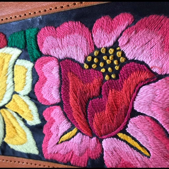 BRAND NEW Beautiful Leather Handbag !! - Picture 2 of 5